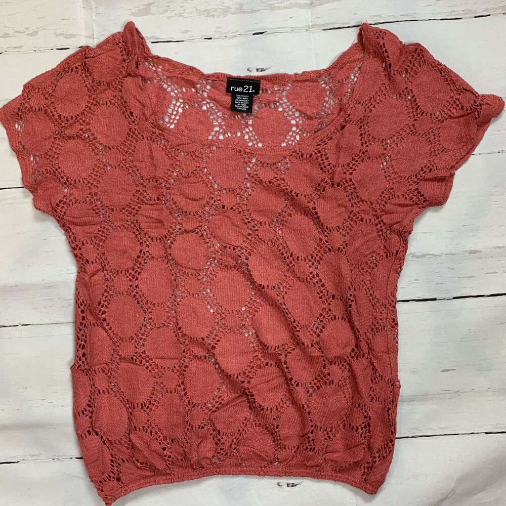 Rue21 summer crochet lace top tee medium M elastic Red Brown Rose comfort Beach